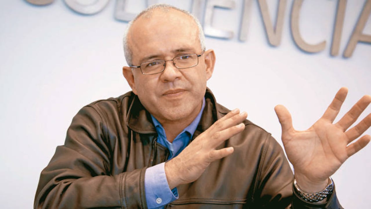 César Ocampo.