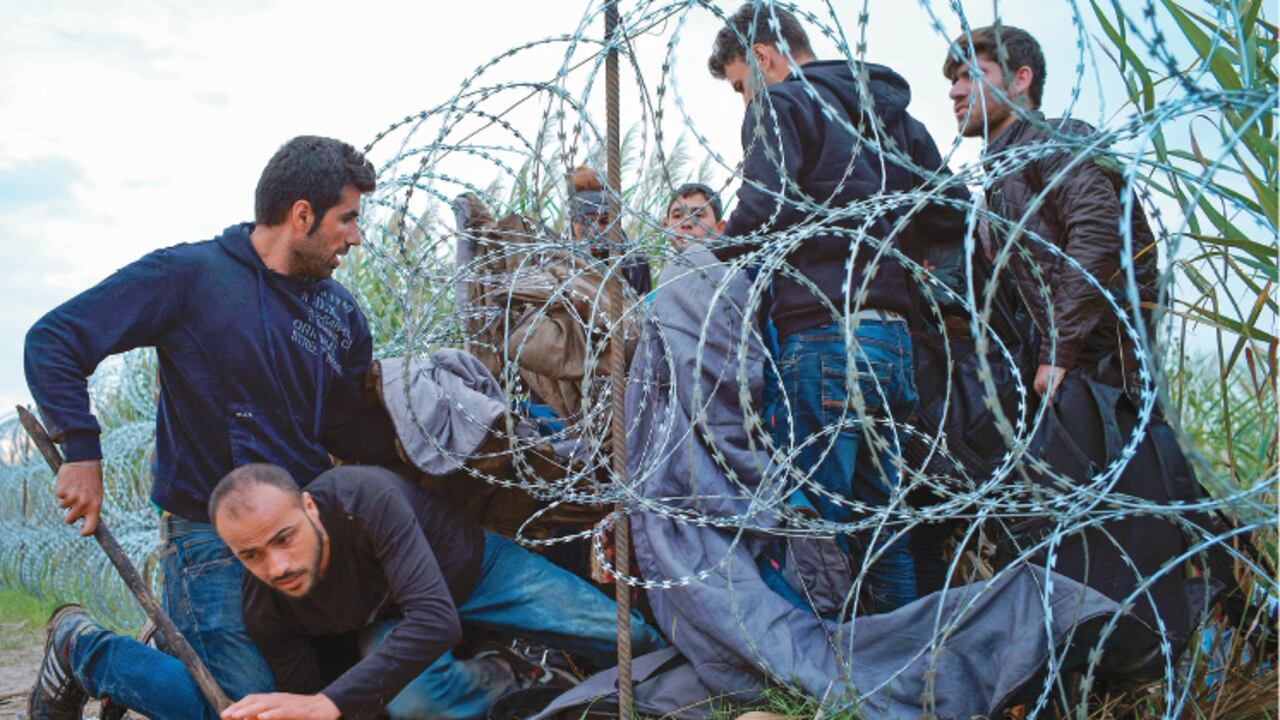 Los que buscan refugio se enfrentan a cualquier obstáculo para escapar de su dramática situación.