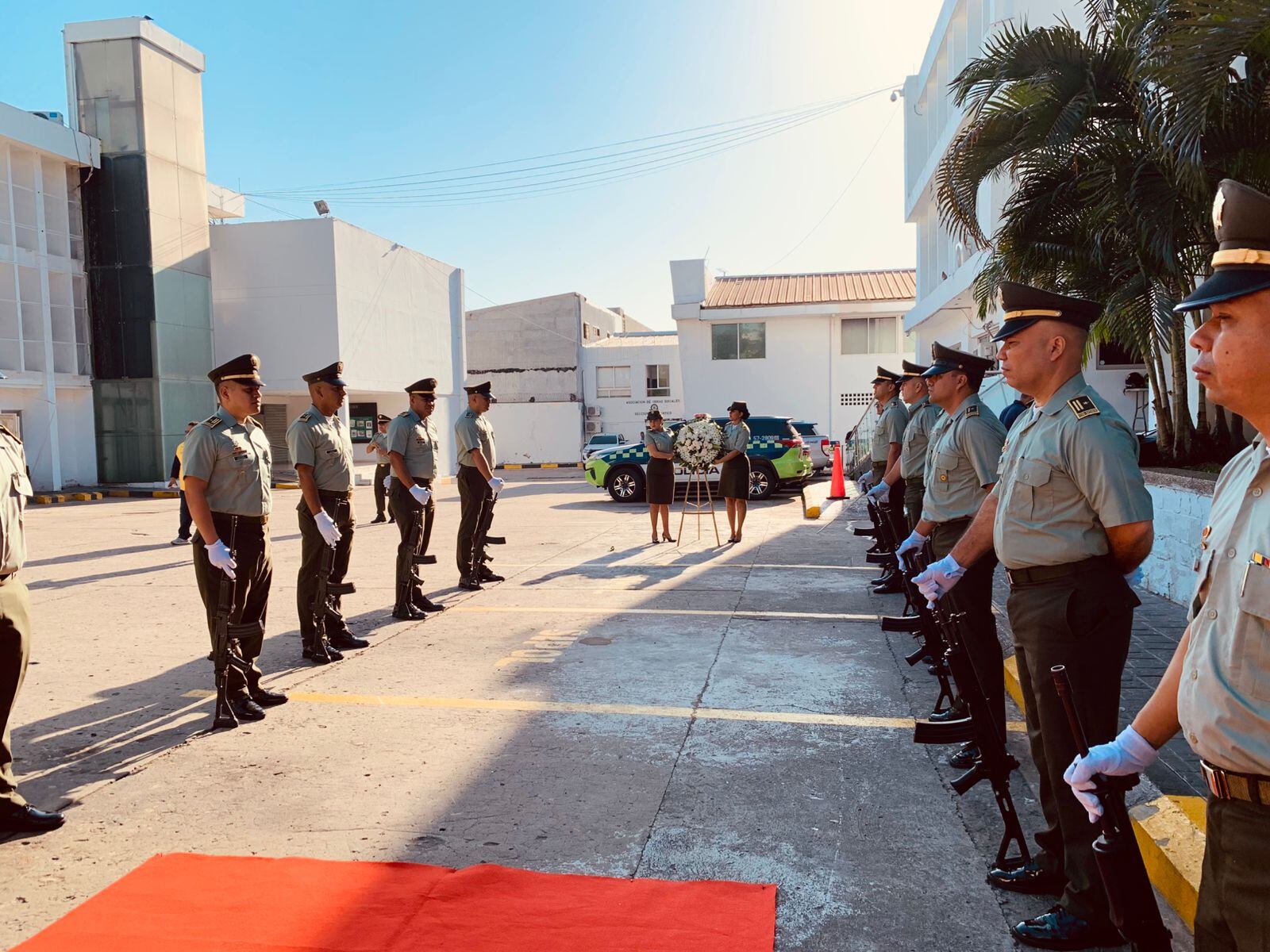 Homenaje a los policías que murieron tras atentado del ELN en Barranquilla.