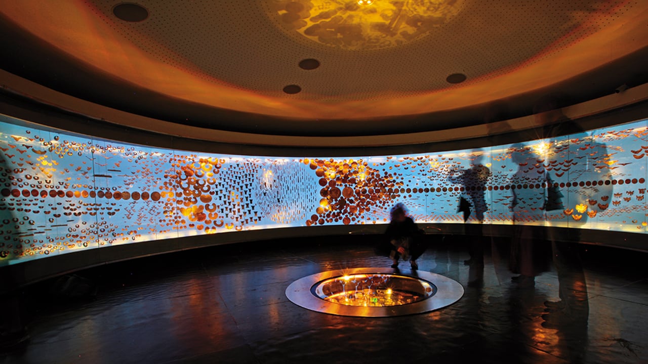 Durante la conquista y a comienzos de la República muchos intentaron drenar las lagunas de Guatavita y de Iguaque, entre otras, en busca de El Dorado. En su última sala, el museo simula lo que estas personas esperaban encontrar. Un fondo lleno de oro.