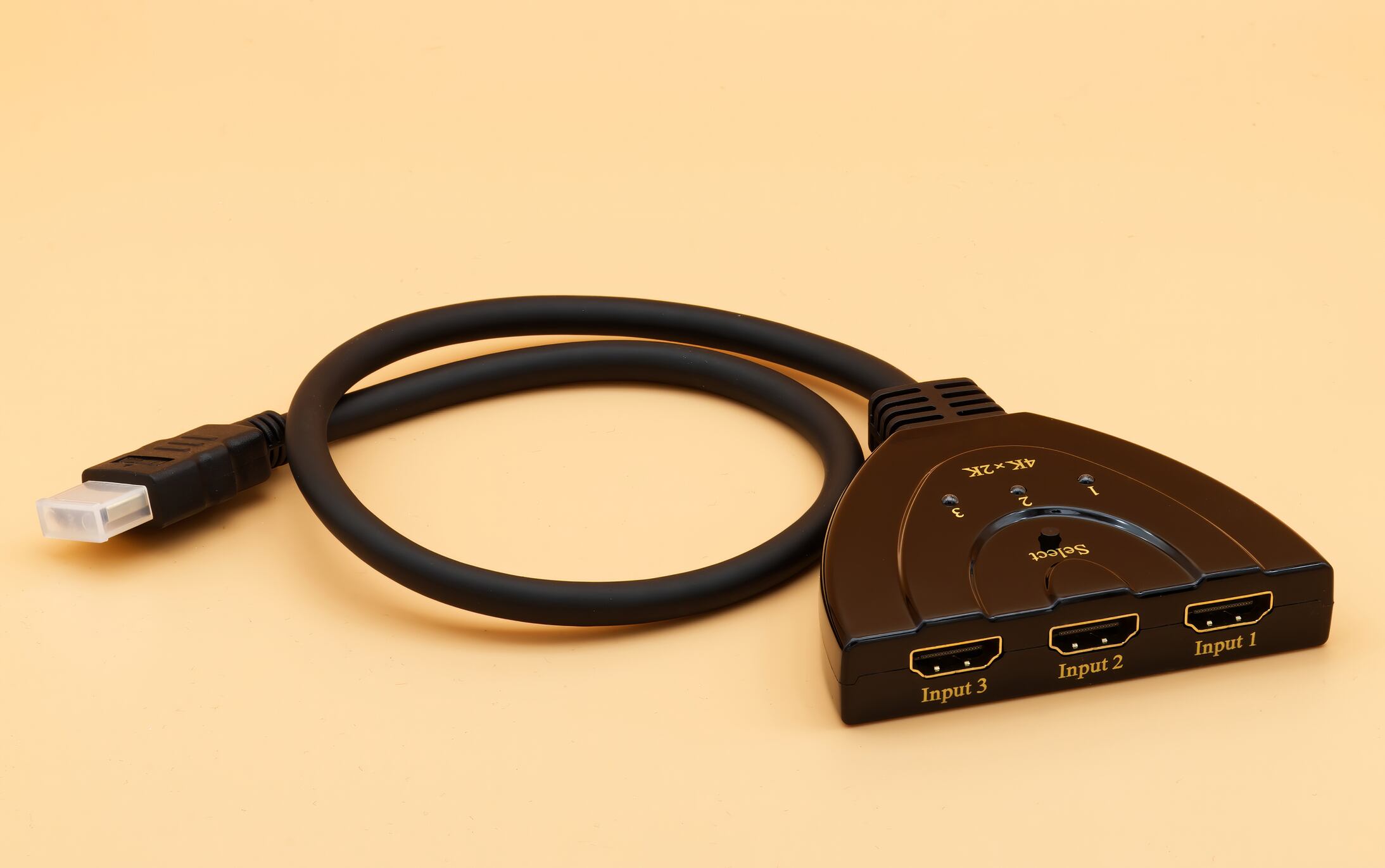 Con la proliferación de dispositivos multimedia, como consolas de videojuegos y reproductores de streaming, los usuarios a menudo se enfrentan a la falta de puertos HDMI en sus televisores.