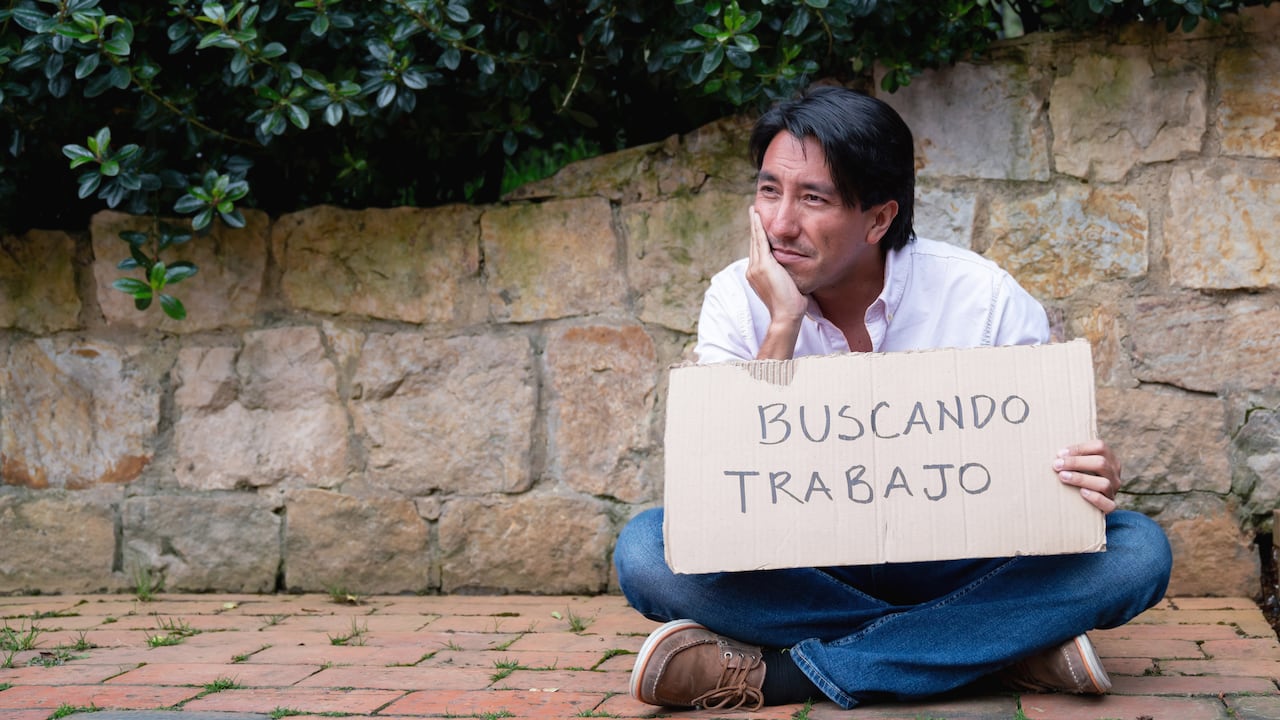 Aunque el desempleo viene a la baja, se teme que vuelva a repuntar por las nuevas exigencias del mercado laboral.