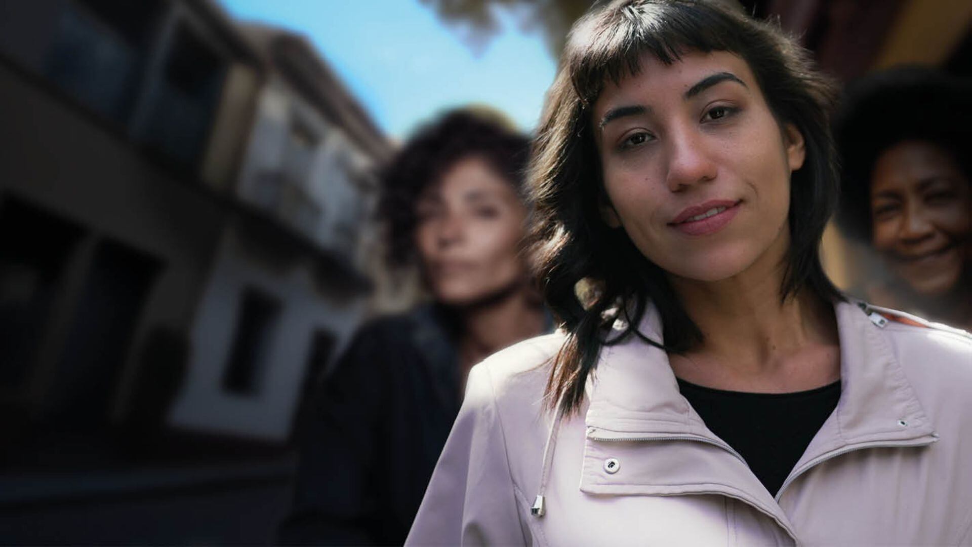 Para ella, las violencias más difíciles de detectar son también las que dañan más silenciosamente. “La psicológica, la económica y la simbólica se esconden en dinámicas cotidianas: comentarios que descalifican, control sobre ingresos, decisiones que limitan la autonomía”, asegura Natalia Ponce de León.