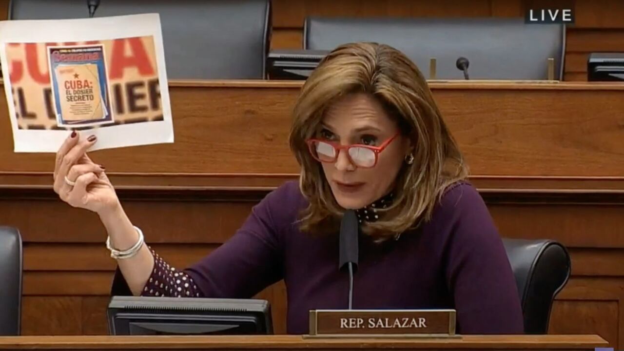 María Elvira Salazar habló de la preocupante relación entre China y Argentina, entre varias cosas, por la estación espacial China construida en el país suramericano