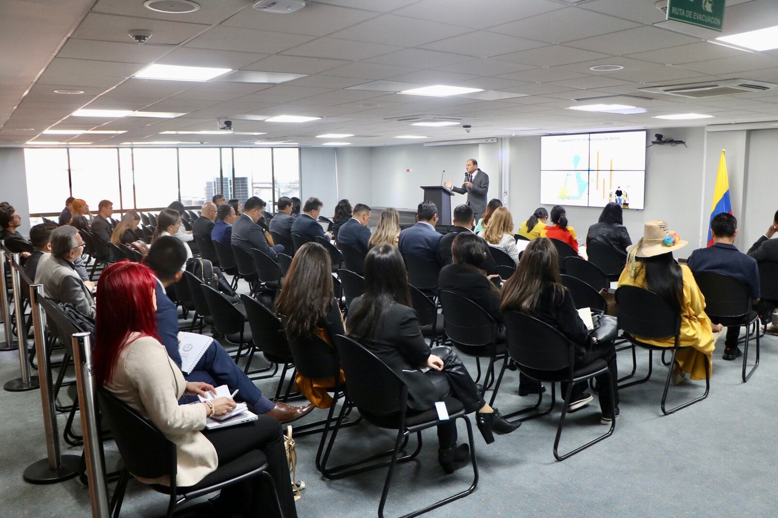 Viceministro de Protección Social, Luis Alberto Martínez, en la socialización de componentes de la reforma a la salud.