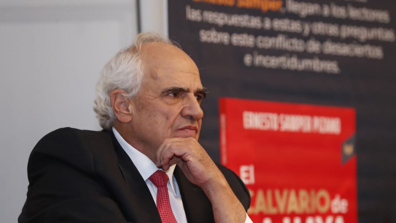 El expresidente Ernesto Samper Pizano presentó su nuevo libro 'El Calvario de La Haya'.