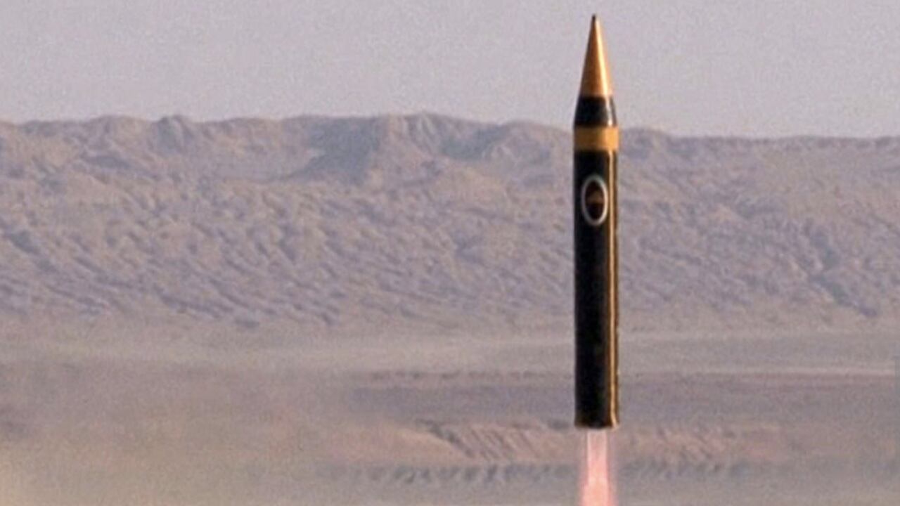 Así luce el nuevo misil creado por Irán y capaz de recorrer dos mil kilómetros para alcanzar su objetivo.