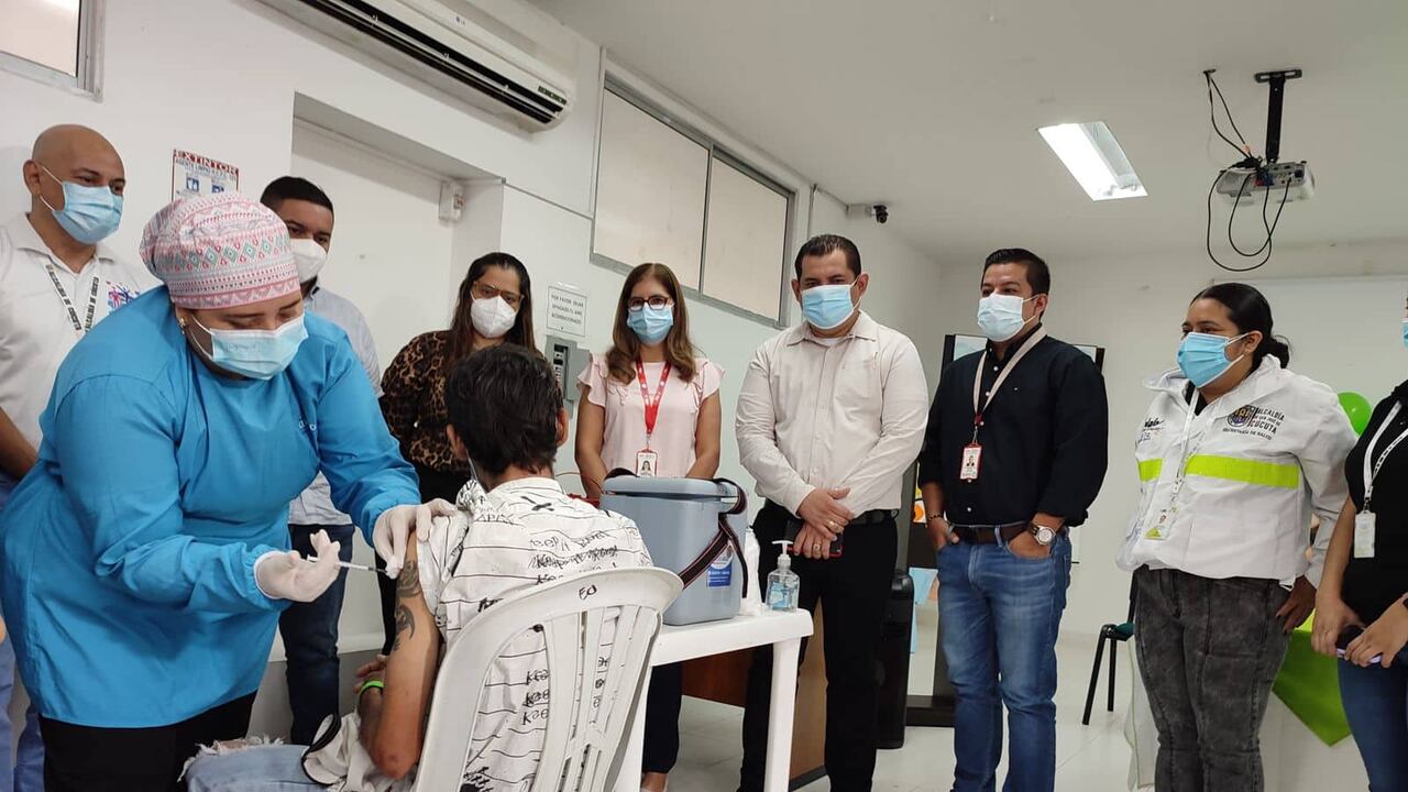 Se espera que para finales del 2022 se logré haber vacunado a 370 ciudadanos en estas circunstancias.