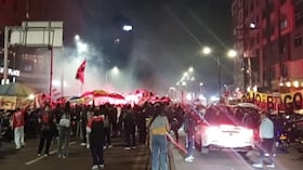 Hinchas afectan movilidad en Av. Esperanza.