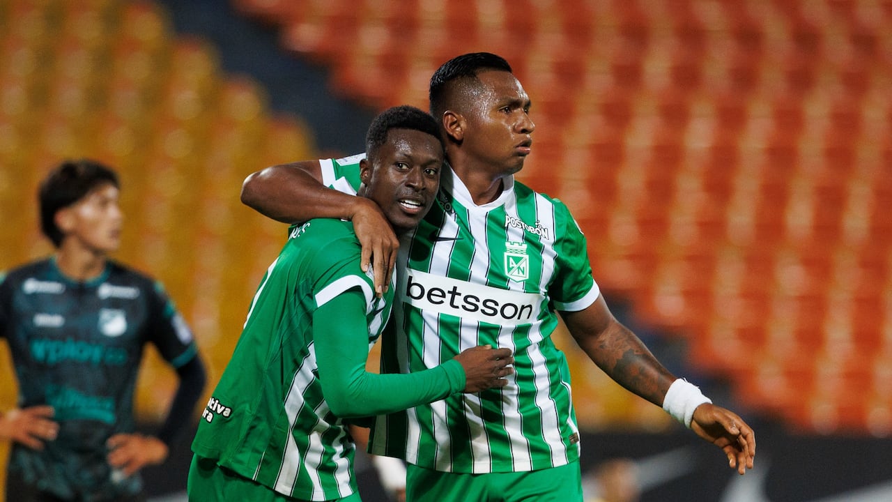 Marlos Moreno y Alfredo Morelos celebran ante el Cali