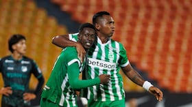 Marlos Moreno y Alfredo Morelos celebran ante el Cali