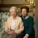 Ana fue la única hija mujer de la reina Isabel II. Ella la acompañó en sus últimas horas de vida, y durante su reinado fue una de las personas más cercanas a la monarca.