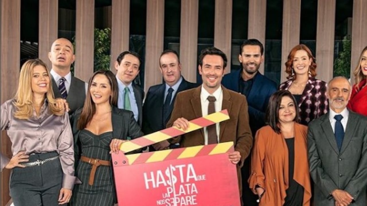 Elenco de la novela 'Hasta que la plata nos separe', telenovela que continúa presentándose en las noches. Foto tomada de Instagram: @cvillaloboss