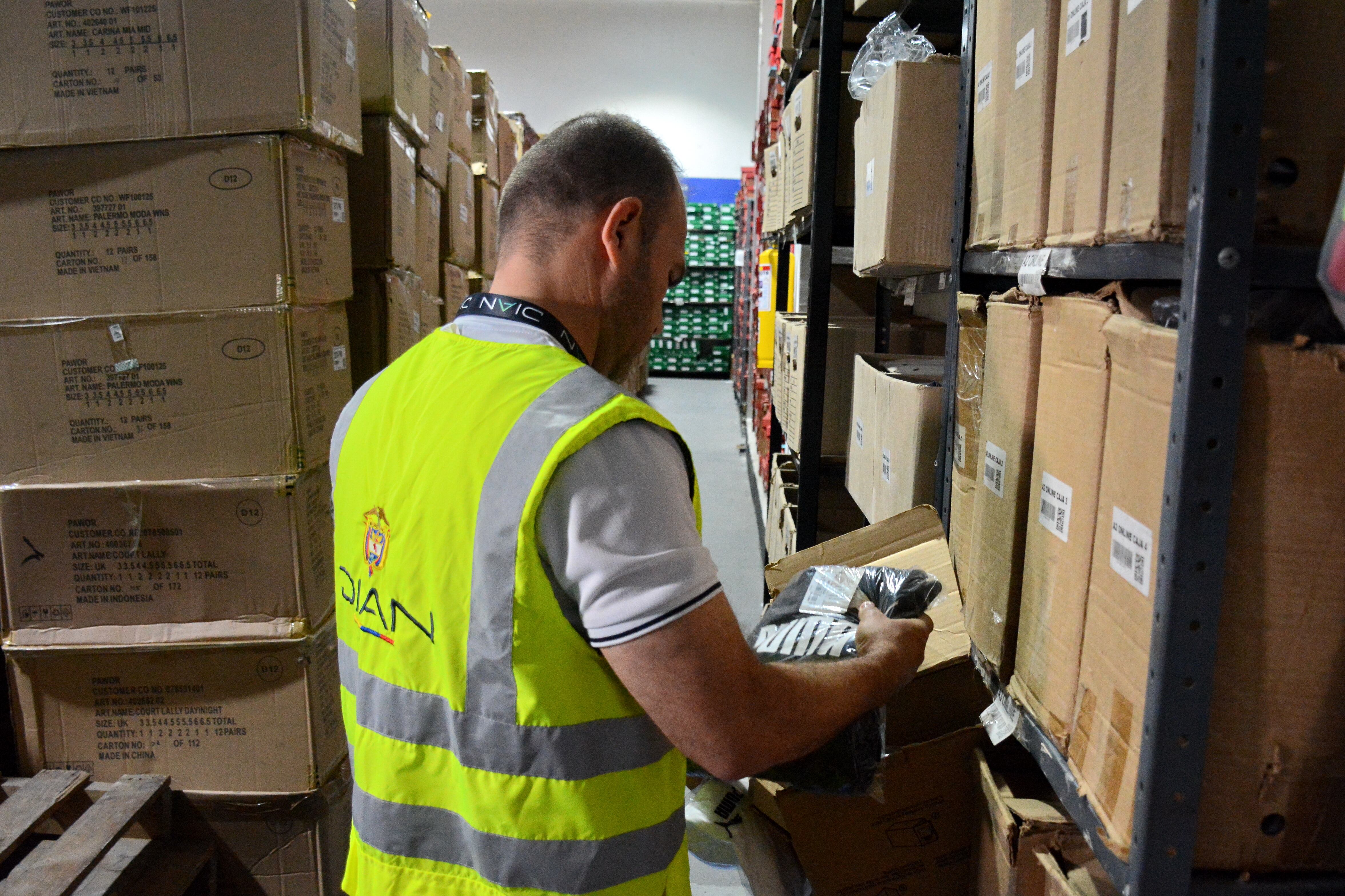 Operativo de la DIAN en Cali para frenar el contrabando; ‘Plan Navidad’ arrancó en el Parque Industrial Las Delicias