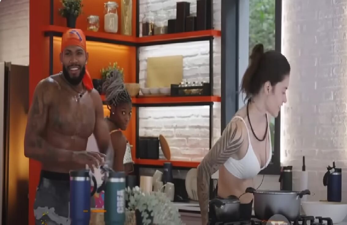 El participante de 'El desafío', Zambrano le coqueta su compañera Isa.