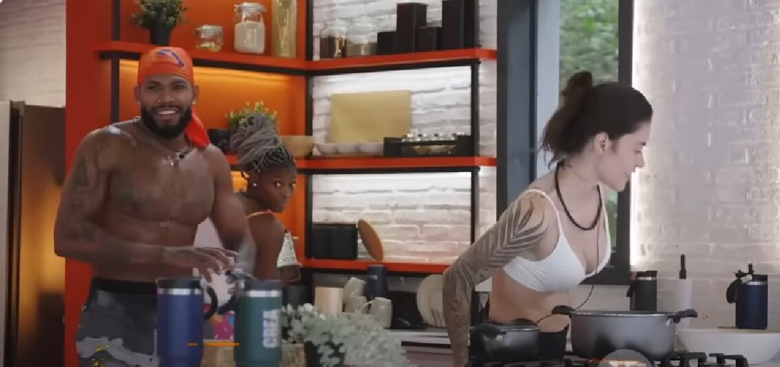 El participante de 'El desafío', Zambrano le coqueta su compañera Isa.