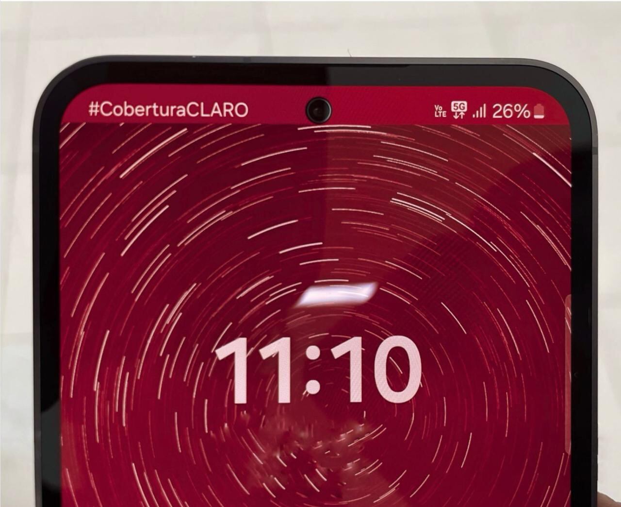 Teléfono conectado a la red 5G de Claro