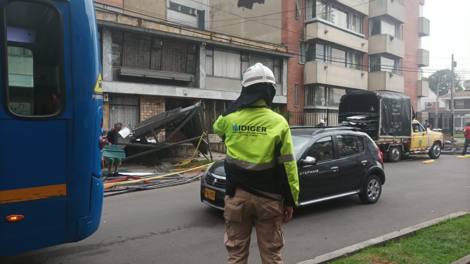 Personal del Idiger atendiendo las afectaciones