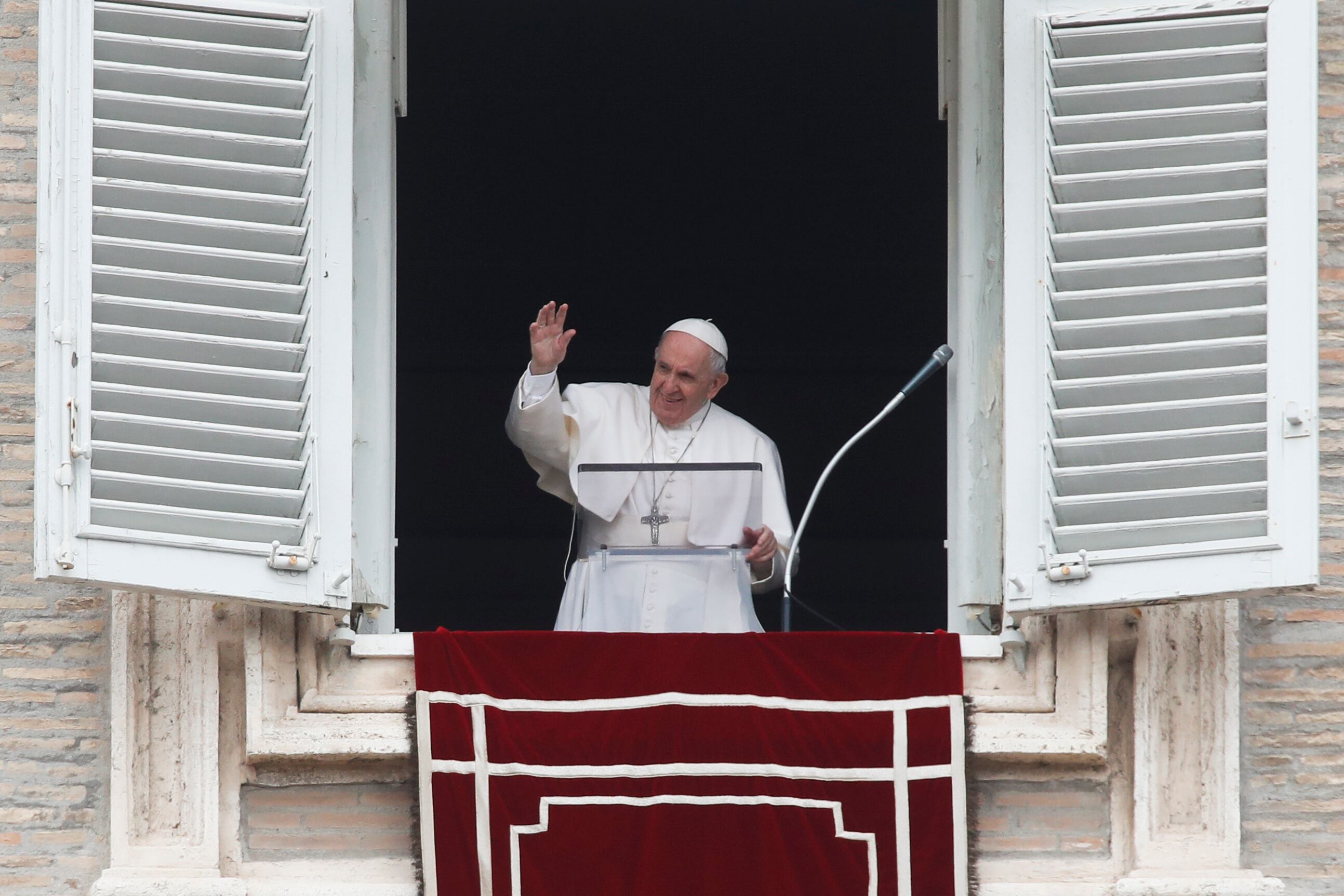 Papa Francisco llama a dialogar en Colombia y defendió "el derecho a manifestarse pacíficamente"