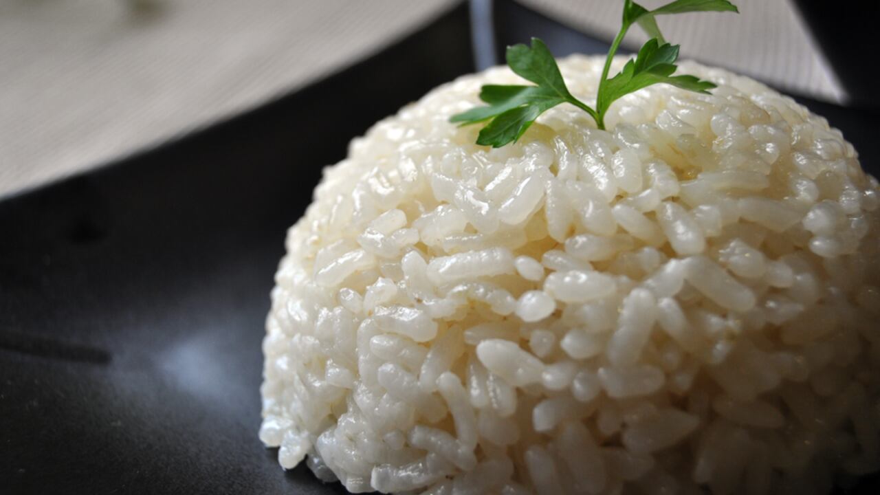 El arroz es un alimento que le ofrece diversos beneficios al organismo.