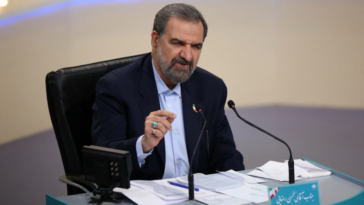 El vicepresidente de Asuntos Económicos de Irán, Mohsen Rezai, es acusado presunta responsabilidad en el atentado terrorista contra la mutual judía AMIA y mató a 85 personas en 1994 en Buenos Aires.