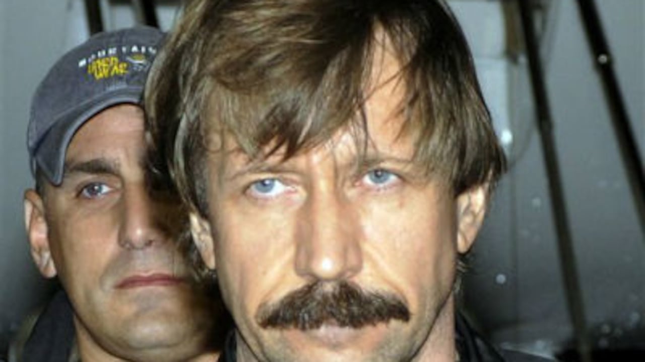 Foto de noviembre de 2010, cuando Viktor Bout fue entregado por las autoridades de Tailandia a las de Estados Unidos.