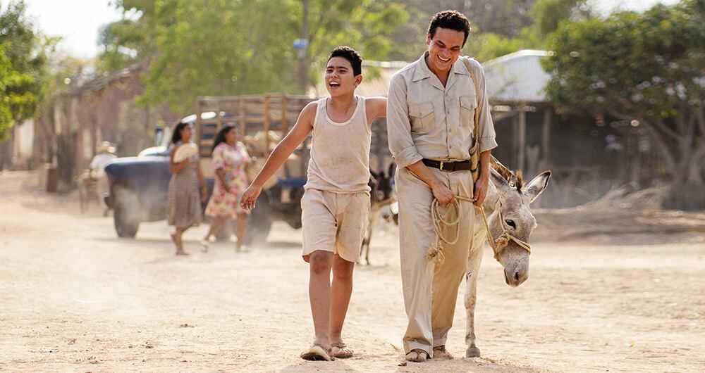 Para su papel como Leandro Díaz, Silvestre Dangond tomó clases de actuación y repasó las canciones del juglar, que había aprendido desde niño en su tierra natal, La Guajira.
