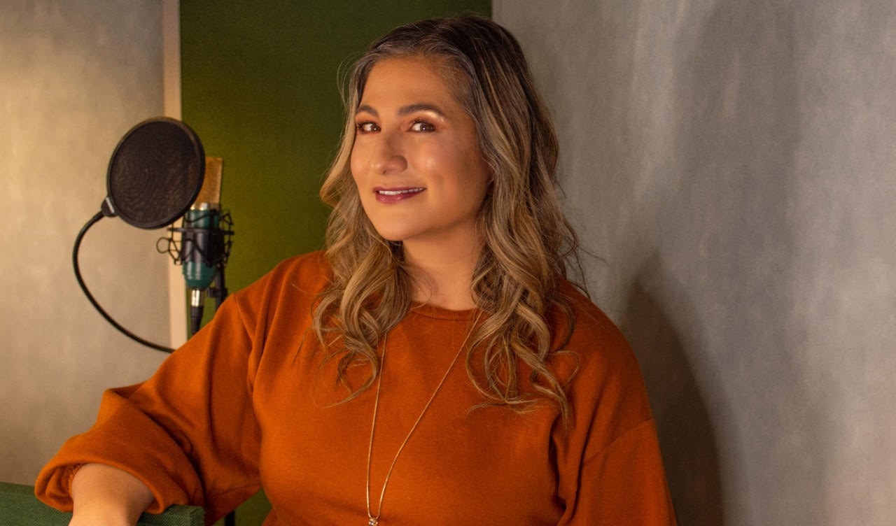 Adriana Serna, locutora comercial e institucional