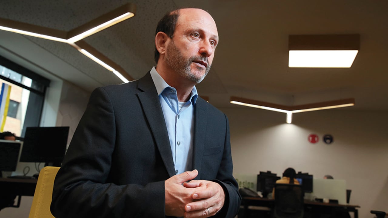 Este es el médico que está revolucionando el mundo de la medicina con ayuda de la IA: “Los médicos tendrán más tiempo para los pacientes”