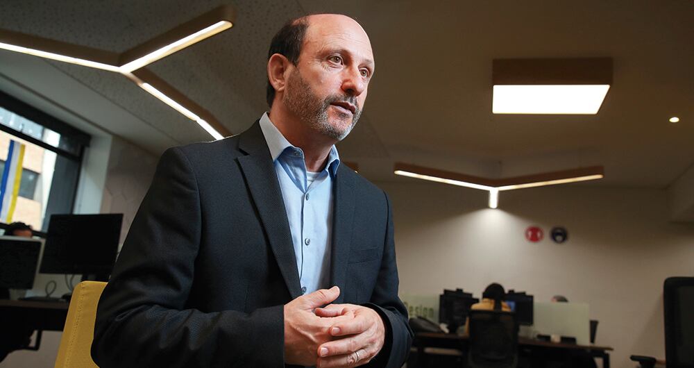 Shomron se centra en el análisis genómico para comprender las enfermedades humanas mediante la combinación de métodos de alto rendimiento y bioinformática como la IA y el aprendizaje profundo. 