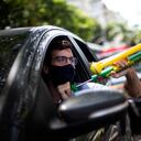 Pese a la gravedad de la pandemia, el presidente de ultraderecha Jair Bolsonaro se opone a las medidas de confinamiento, por su impacto económico. AP, Bruna Prado.