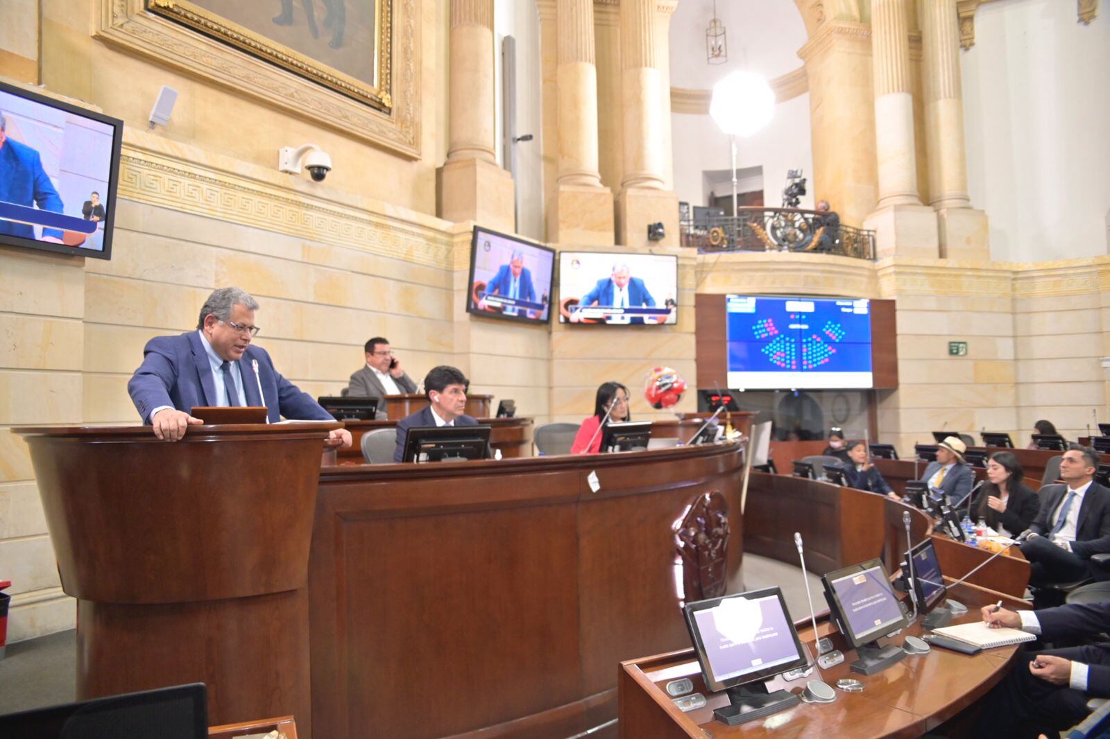 Superintendente de Salud, Ulahí Beltrán, en plenaria del Senado de Colombia.