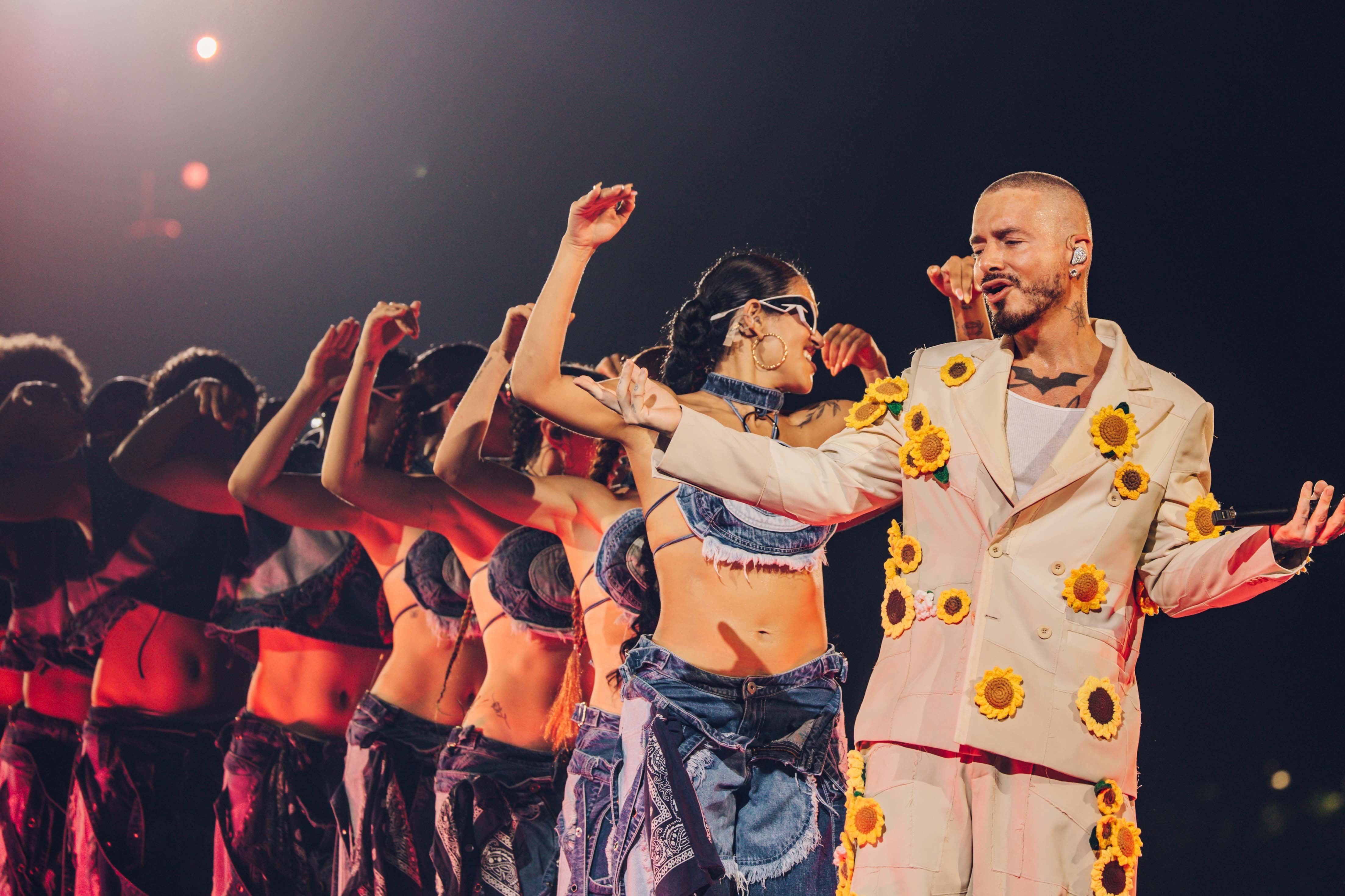 J Balvin celebró junto a más de 30.000 personas en Barranquilla, como parte de Ciudad Primavera gira de estadios.