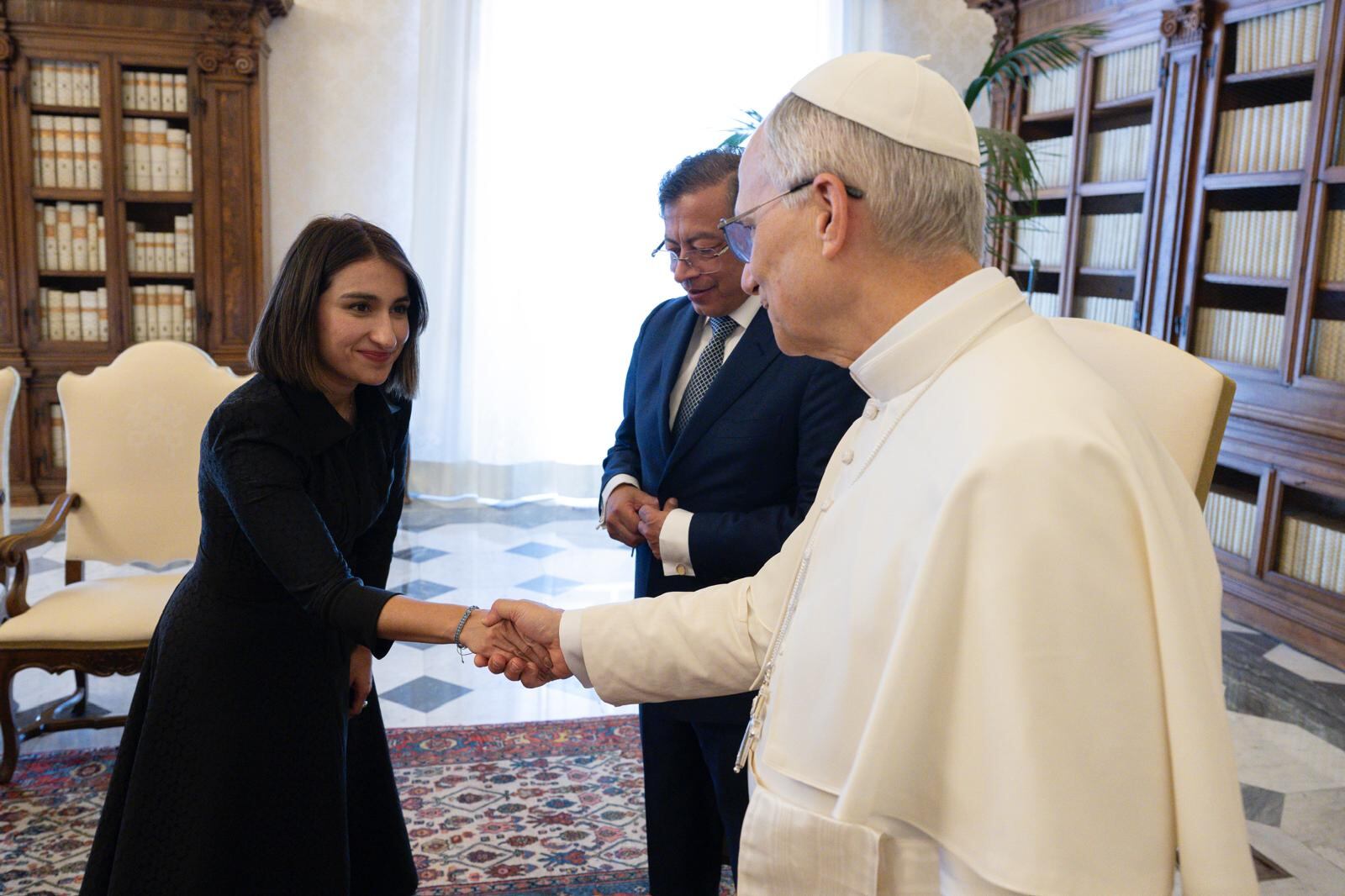 Laura Sarabia, Gustavo Petro y Papa León XIV.