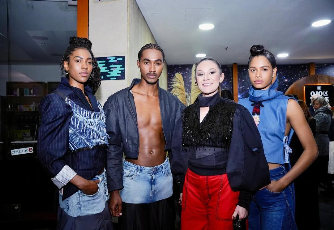 La colección “Fragmentos” de Alejandro Crocker junto al TranMilenio fue un homenaje al trabajo, al arte y a la transformación.