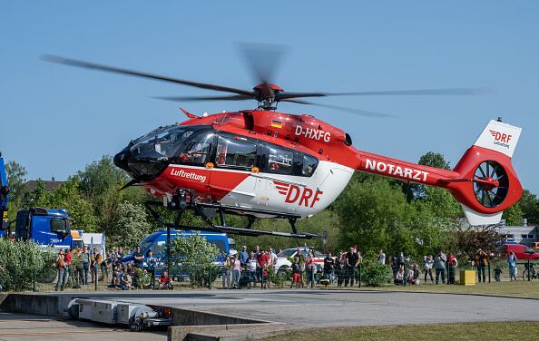 A comienzos de abril se produjo otro grave incendio en esa ciudad alemana y que se registró en un almacén y un taller y que cubrió el cielo de Hamburgo de humo negro. (Photo by Stefan Sauer/picture alliance via Getty Images)