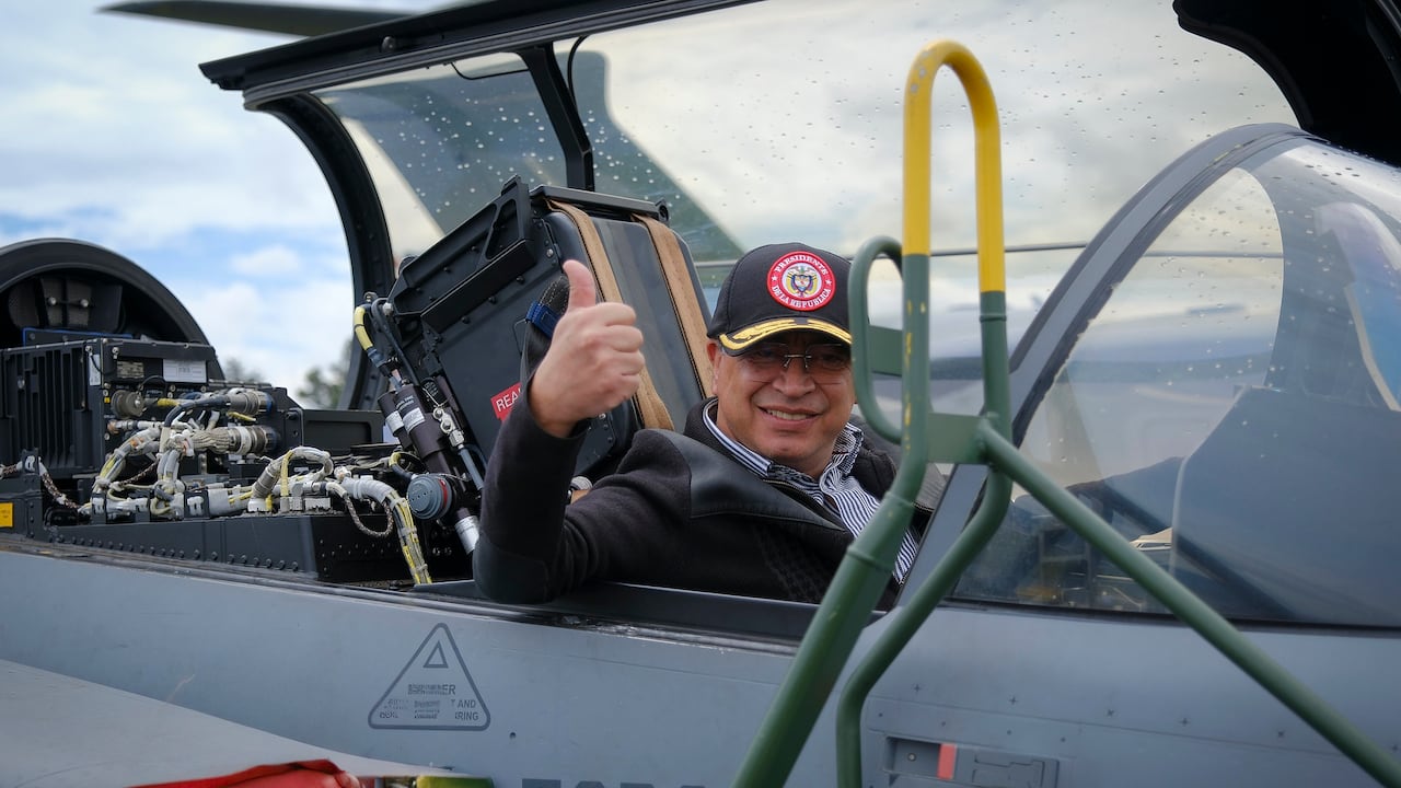 El presidente, Gustavo Petro, en la inauguración de la decimosegunda edición de la Feria Internacional Aeronáutica y Espacial F-AIR Colombia 2025, en el aeropuerto internacional José María Córdoba de Rionegro (Antioquia).