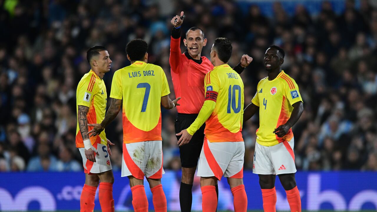 Juez es cuestionado por los jugadores de la Selección Colombia