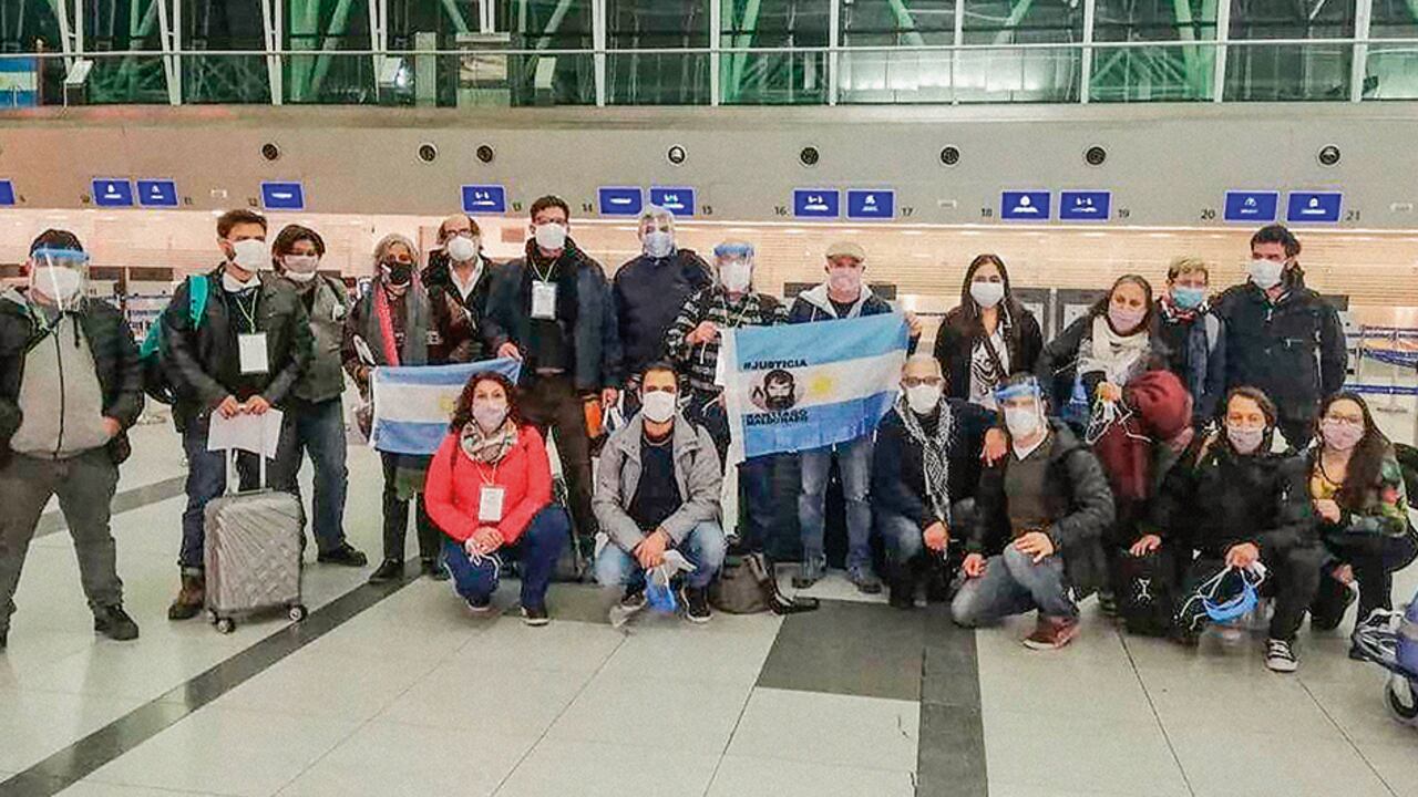 La Misión Internacional de Solidaridad y Observación de Derechos Humanos a su llegada a Bogotá. Ese día no se permitió la entrada del militante Juan Grabois.