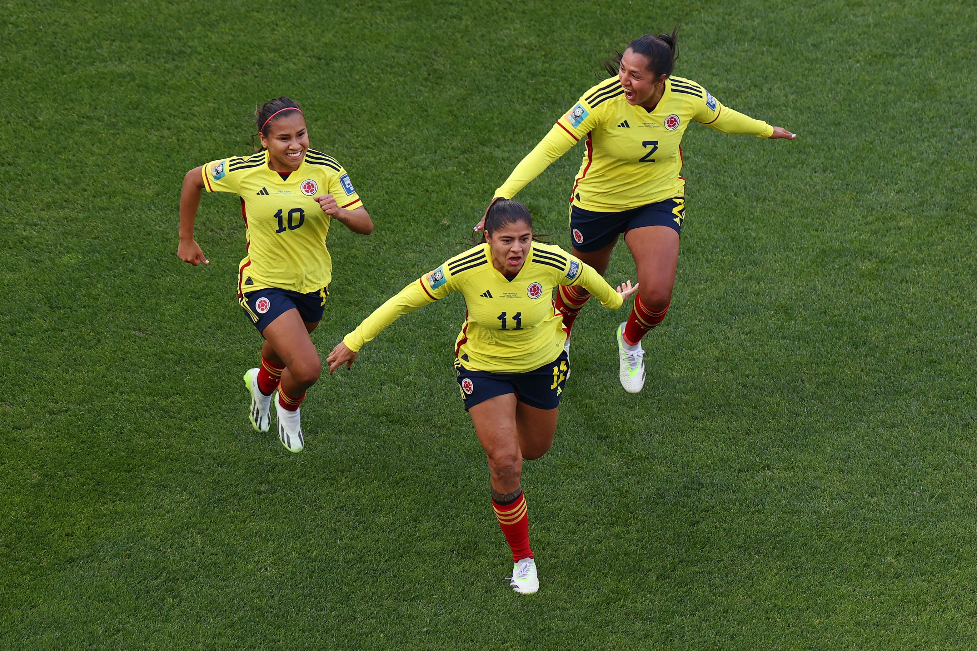 SYDNEY, AUSTRALIA - JULY 25: Catalina Usme (C) of Colombia celebrates with teammates Leicy Santos (L) and Manuela Vanegas (R) after scoring her team's first goal during the FIFA Women's World Cup Australia & New Zealand 2023 Group H match between Colombia and Korea Republic at Sydney Football Stadium on July 25, 2023 in Sydney / Gadigal, Australia. (Photo by James Chance/Getty Images)