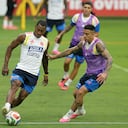 Colombia's defender #18 Willer Ditta and midfielder #05 Kevin Castano take part in a training session at the Sporting KC Stadium in Kansas City on July 4, 2026, during the 2026 World Cup tournament. (Photo by JUAN MABROMATA / AFP)