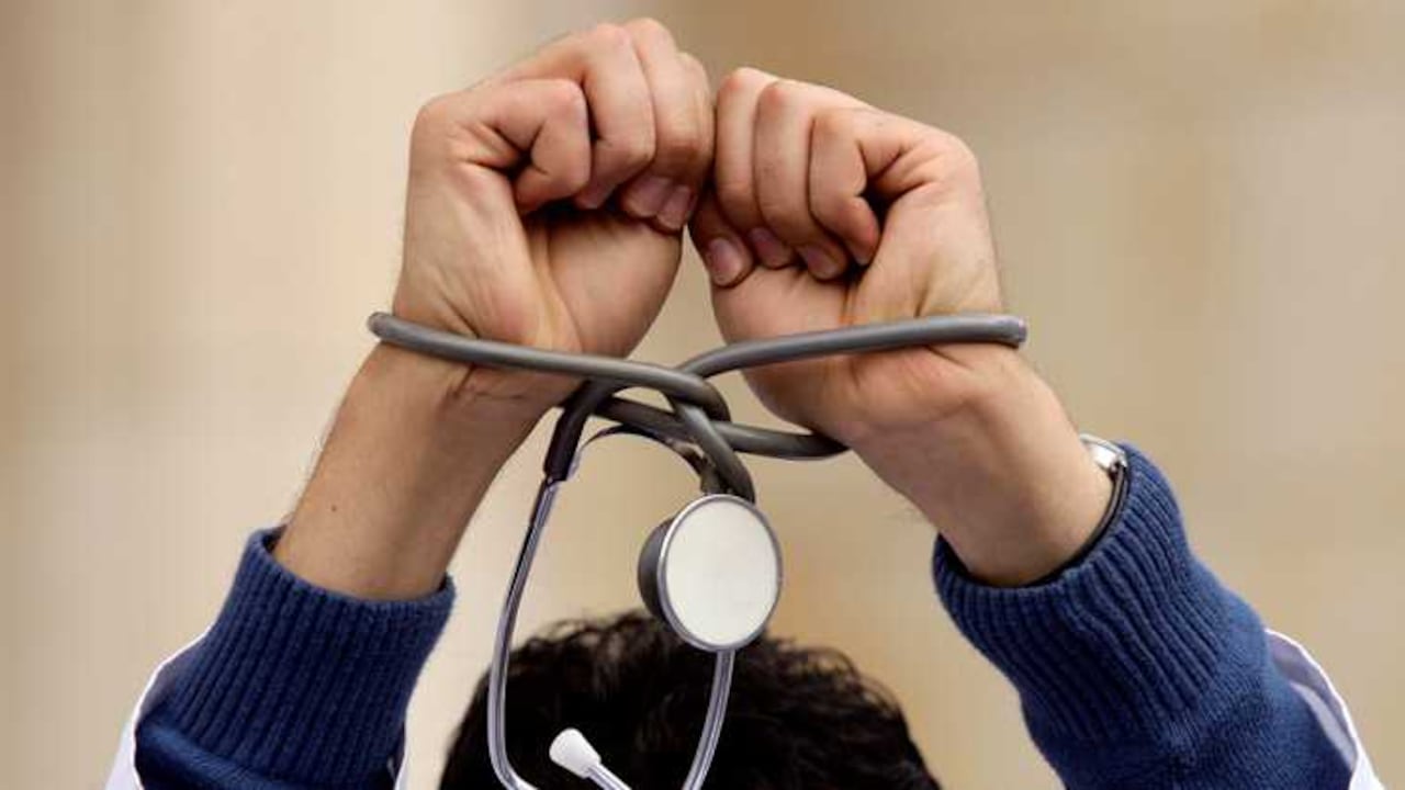 "El país a tomar medidas urgentes para defender el ejercicio médico", dicen.