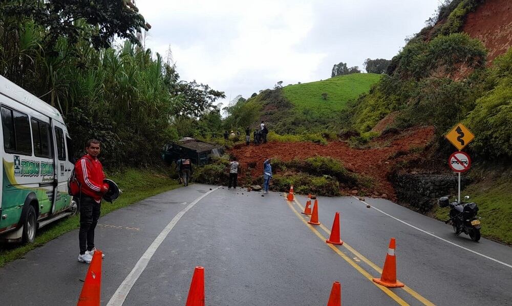 Los trabajos para restablecer el paso ya iniciaron.
