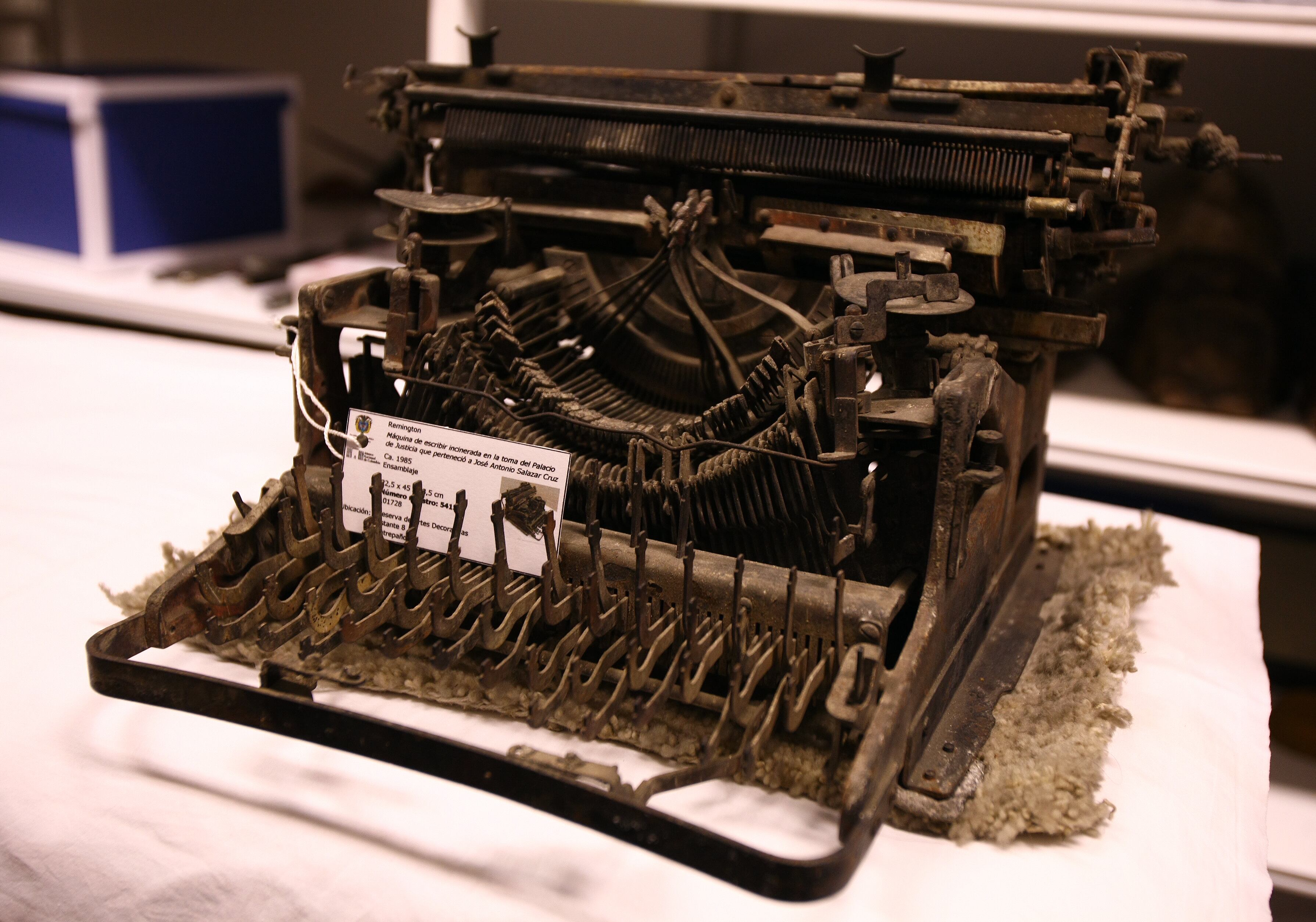 OBJETOS DEL PALACIO DE JUSTICIA DESPUES DE LA TOMA M19
MUSEO NACIONAL DE COLOMBIA
NOV 2009
FOTO GUILLERMO TORRES SEMANA