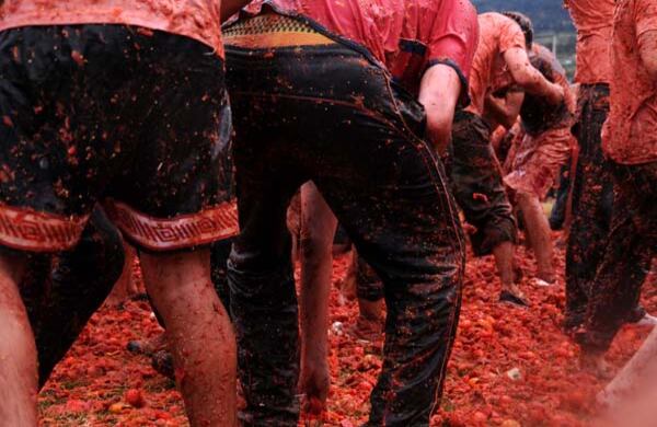 Pescando en río revuelto. 