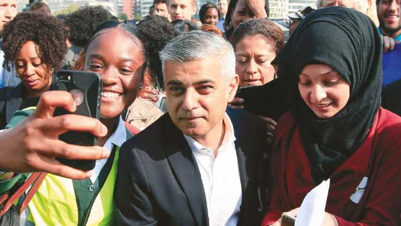 La campaña de Khan se concentró en llegar a todos los sectores, en un esfuerzo por trascender el electorado tradicional del Partido Laborista.