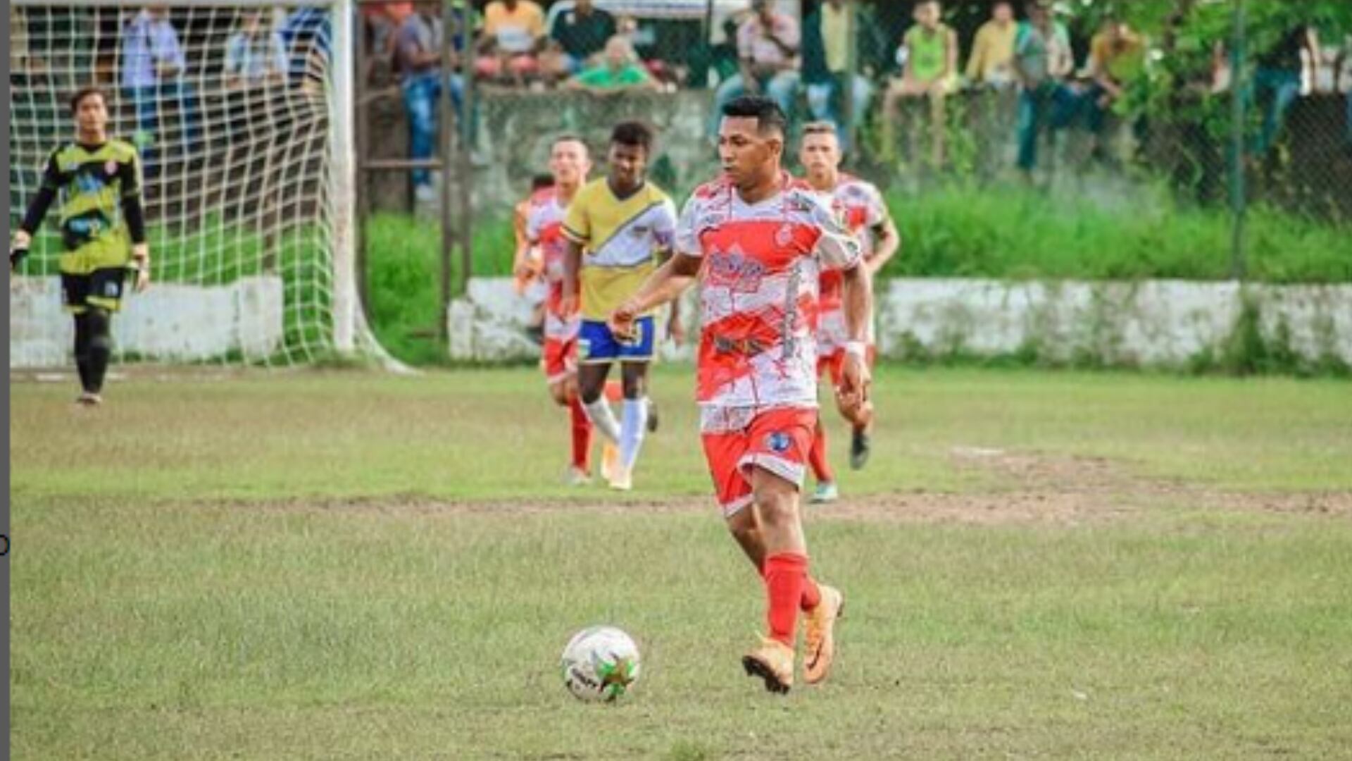 El jugador sufrió un accidente desde un sexto piso en Bogotá