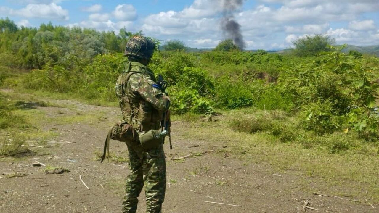 De acuerdo con las autoridades, fueron destruidas 21 dragas y 69 motobombas que eran utilizadas para la extracción ilegal de oro en el municipio de Timba.