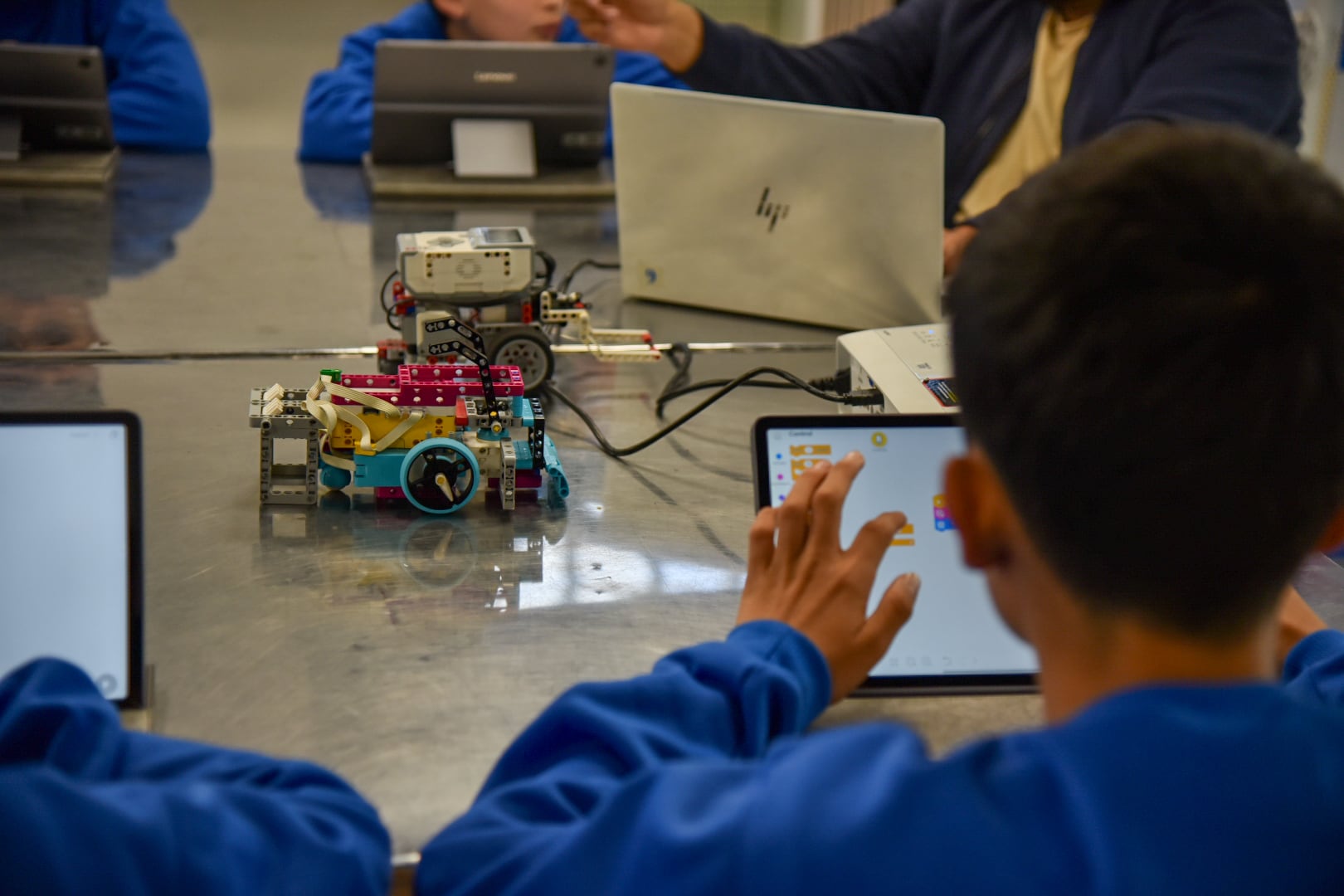 Los estudiantes de los colegios Colsubsidio desarrollan habilidades en tecnología e innovación.