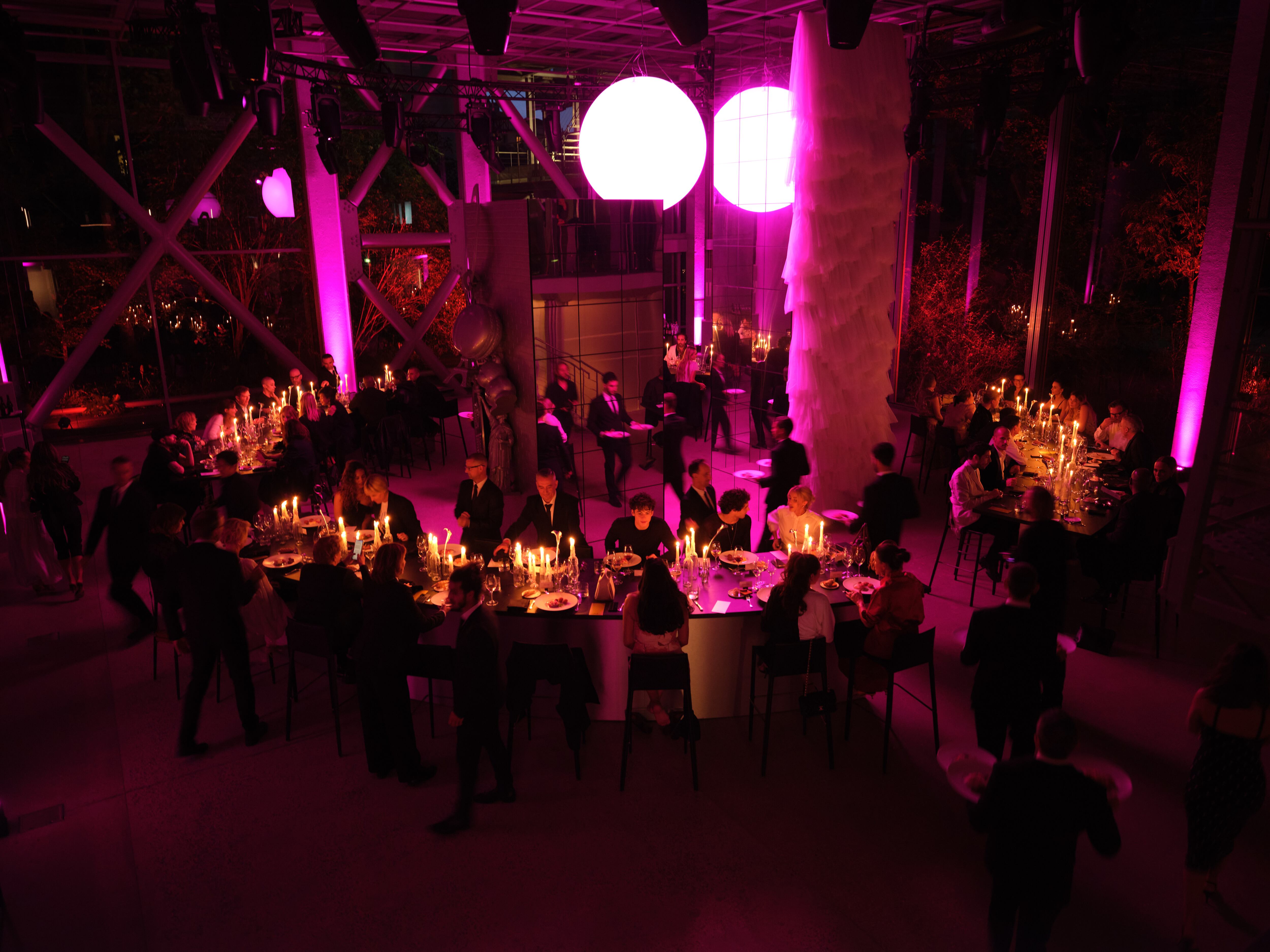 Cena de celebración tercera temporada And Just Like That en París